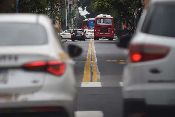 Despidos, paro y medidas de emergencia: los 10 ejes del conflicto en el transporte