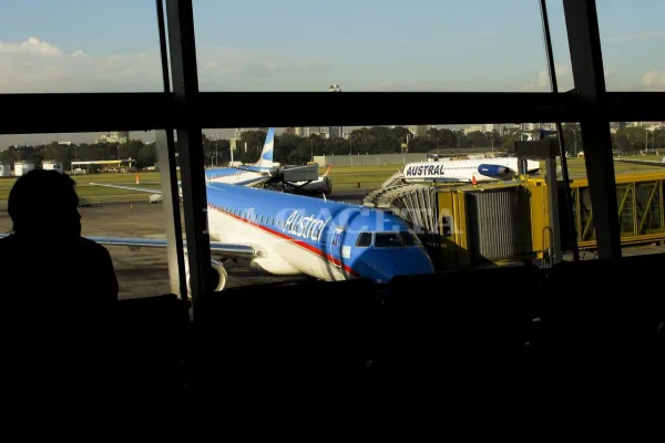 Aeronáuticos amenazan con endurecer los paros en aeropuertos del país: cuándo serán