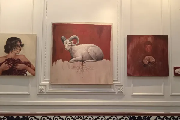 Virginia Ríos expone autorretratos en sus pinturas, y también un dibujo