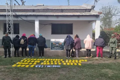 Detienen a ocho pasajeras con 62 kilos de cocaína adosados a sus cuerpos