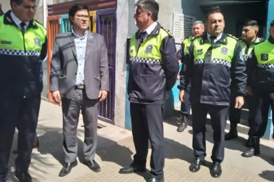 Dos personas intentaron robarle a un policía: terminaron detenidas