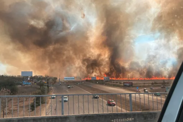 Córdoba: los incendios están fuera de control y hay un bombero en terapia intensiva