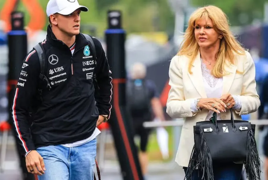 La esposa de Schumacher, enfurecida por la designación de Colapinto