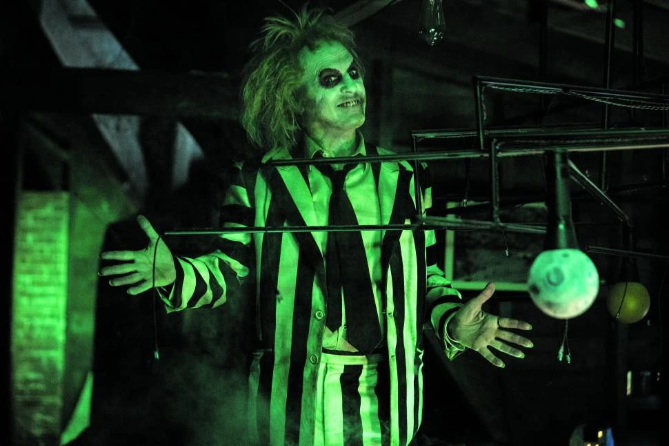 KEATON ES BEETLEJUICE. Uno de los atractivos de la película es cómo combina el humor con el horror.