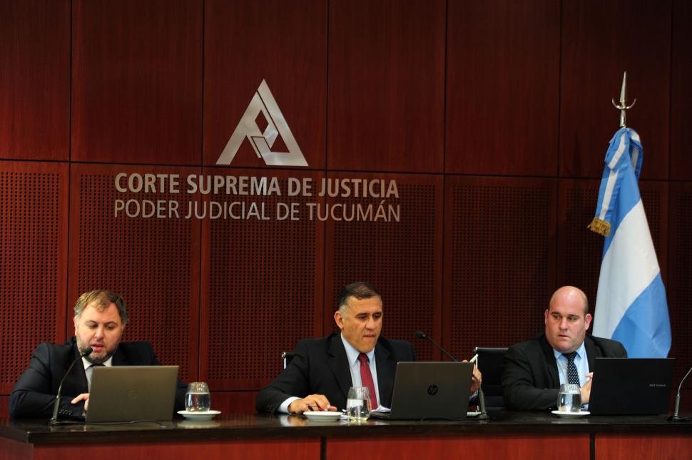 JUECES. Lucas Taboada, Javier Tomas y Sebastián Mardiza dirigen el juicio 