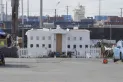 Un hombre en situación de calle construyó una réplica de la Casa Blanca a modo de protesta