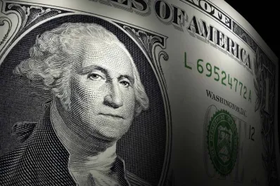 El dólar blue cayó $45 durante la semana y finalizó por debajo de los $1.300