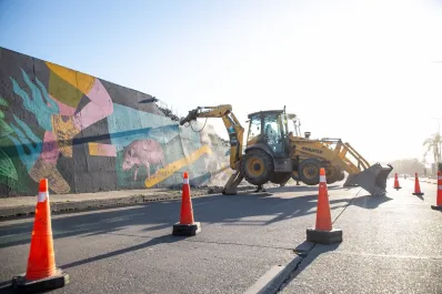 Video: la demolición de un icónico paredón marca el inicio de la construcción del nuevo parque La Hoya