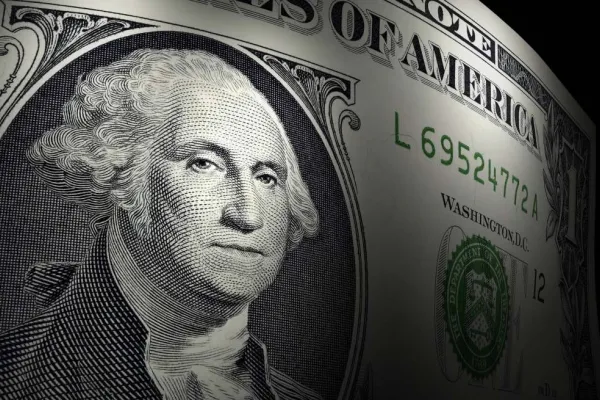 El dólar blue cayó $45 durante la semana y finalizó por debajo de los $1.300