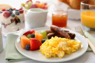 Cuáles son las mejores horas para desayunar y cenar, según la ciencia