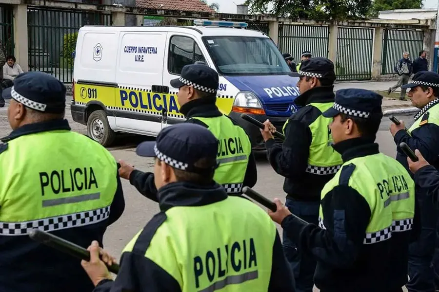 Paradojas policiales en una sociedad violenta