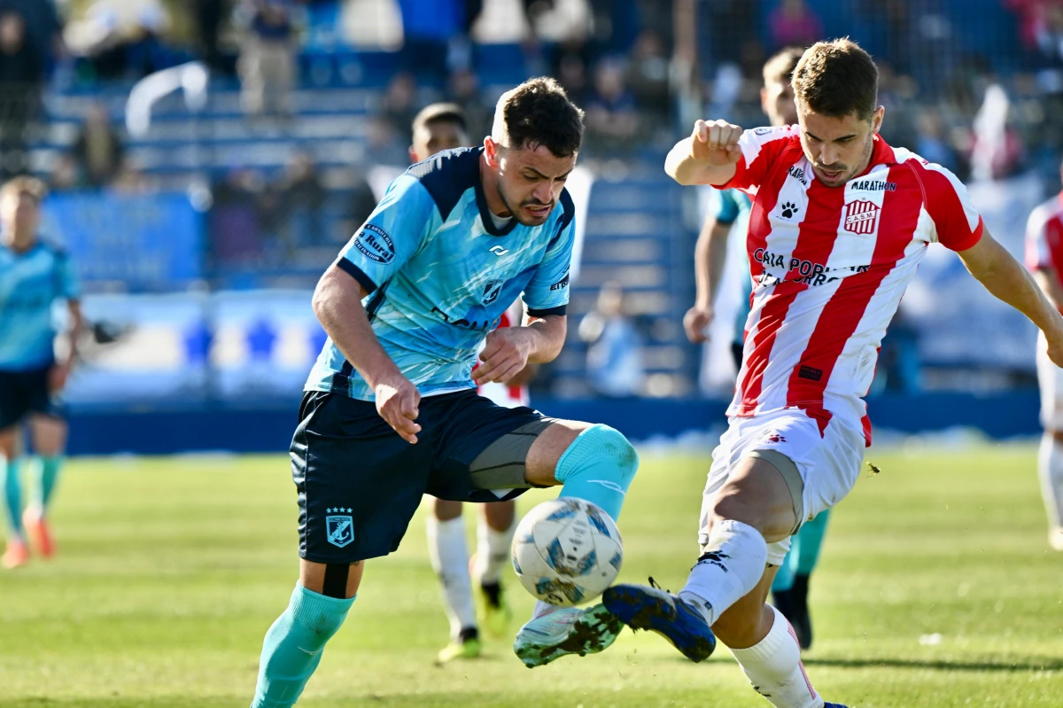 GRAN PARTIDO. Matías Ignacio García fue clave en la contención, y sobre todo, en la generación de juego.