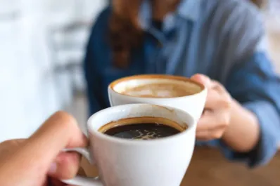 Estos son los errores que cometemos al beber café y que pueden dañar nuestra salud