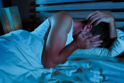 El exceso de luz durante la noche incrementaría el riesgo de padecer alzheimer en menores de 65