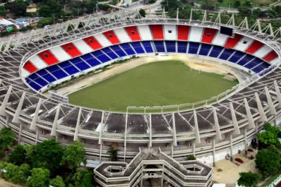 Polémica por el estado del campo de juego donde la selección argentina enfrentará a Colombia