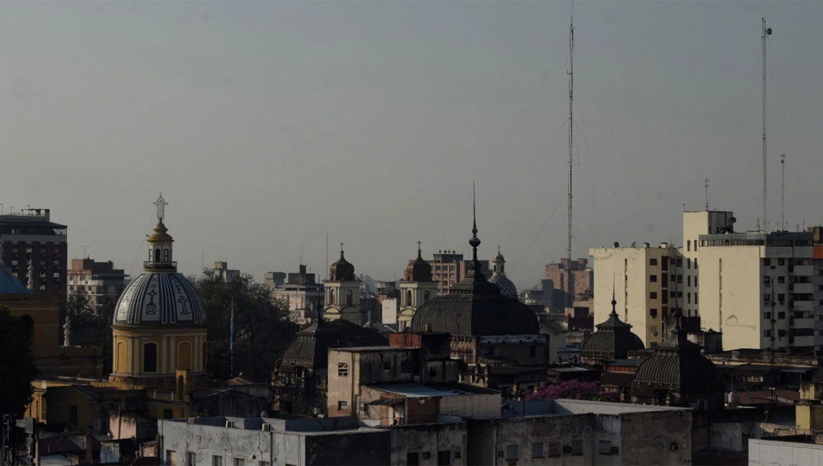 CALIDAD DEL AIRE. Desde el SMN advierten que las personas con problemas respiratorios podrían verse afectadas por el humo de Bolivia.