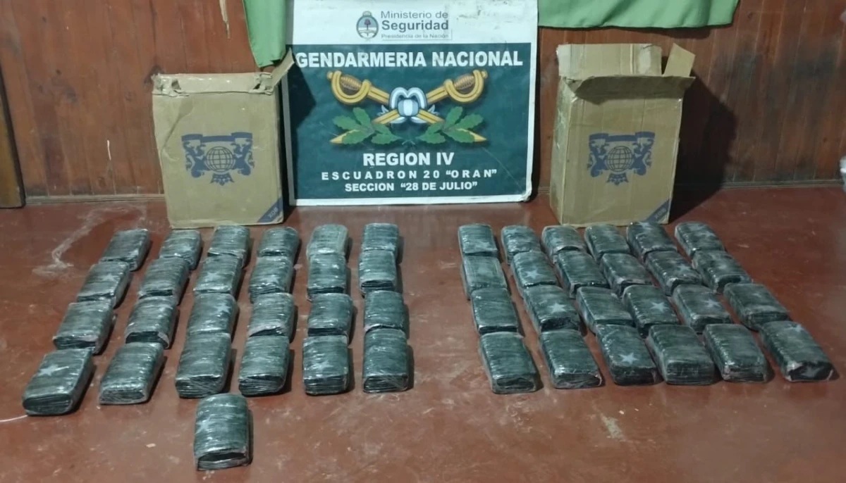 Intentaron evadir un control de Gendarmería ocultando 48 kilos de marihuana en cajas de cigarrillos