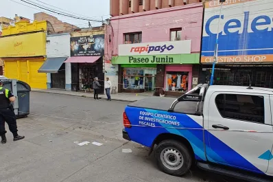 Lo agredió porque le habría llegado un mensaje de otra chica, dijo el tío del joven atacado por su pareja