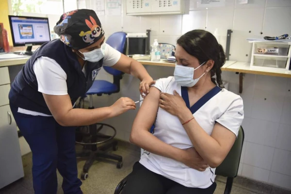 Cuáles son los efectos secundarios de la vacuna contra el dengue