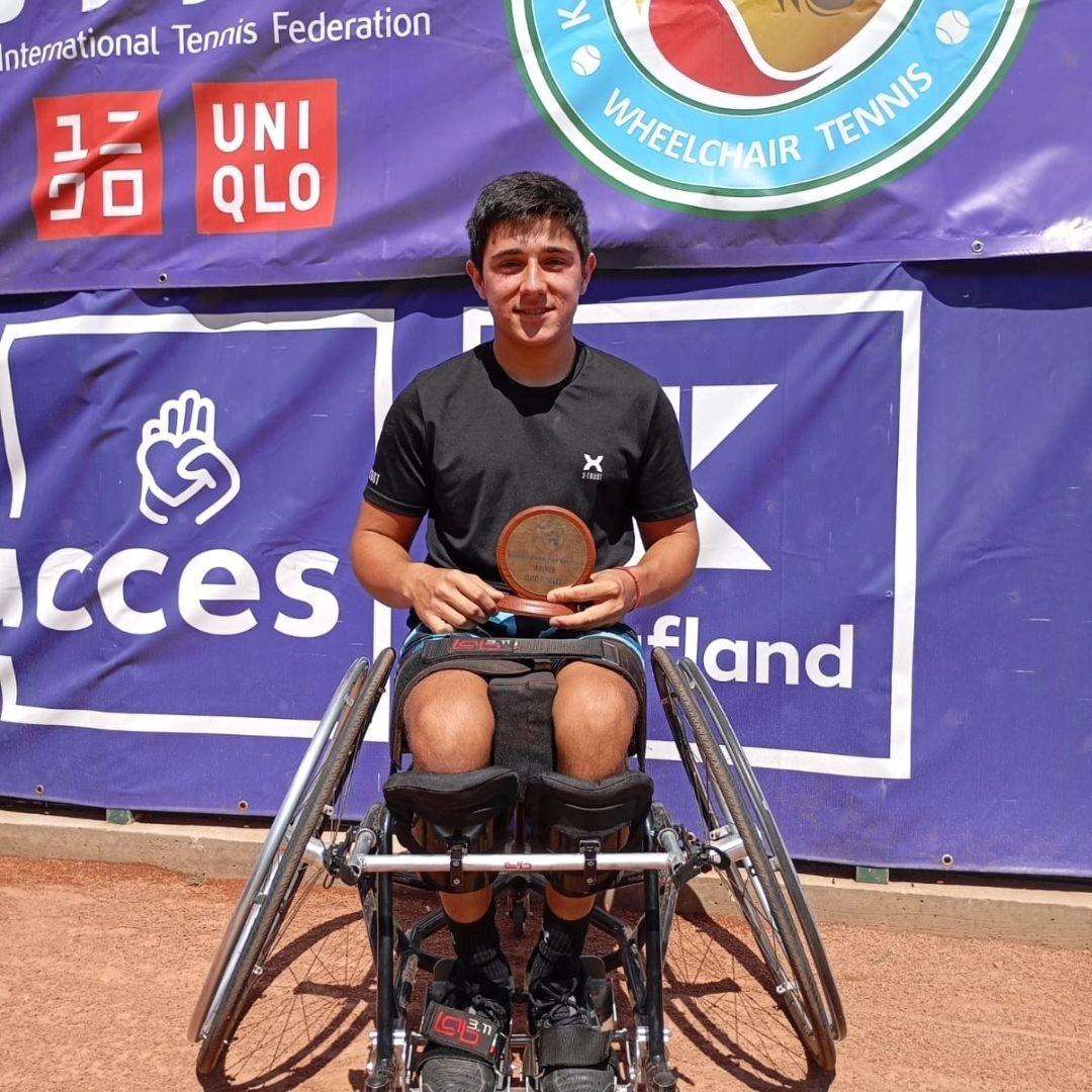 Tiene parálisis cerebral, la rompe en tenis en silla de ruedas, y sueña con los Juegos Paralímpicos