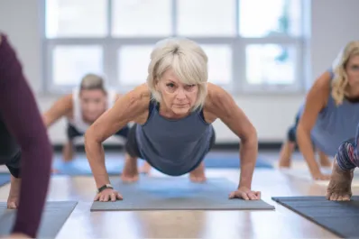 ¿Cuál es el ejercicio perfecto para ganar músculo después de los 50 años?: es muy fácil de practicar