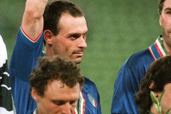 El parte médico del goleador de Italia 1990 que está en grave estado