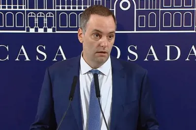 Frente a un nuevo paro de aeronáuticos, el  Gobierno cuestionó los privilegios de los pilotos