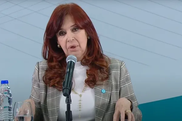 Cristina Kirchner cruzó a Javier Milei: Largue la escuela austríaca y cace el manual argentino