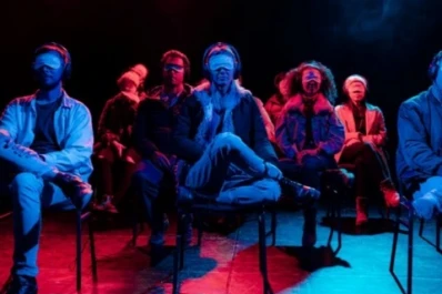 Teatro a Ciegas: viajes en la oscuridad que iluminan sentidos