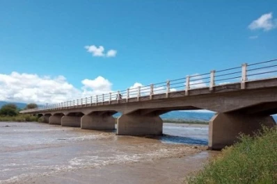 Cómo es la recuperación del puente del Río Santa María que lleva adelante Hugo Cerviño
