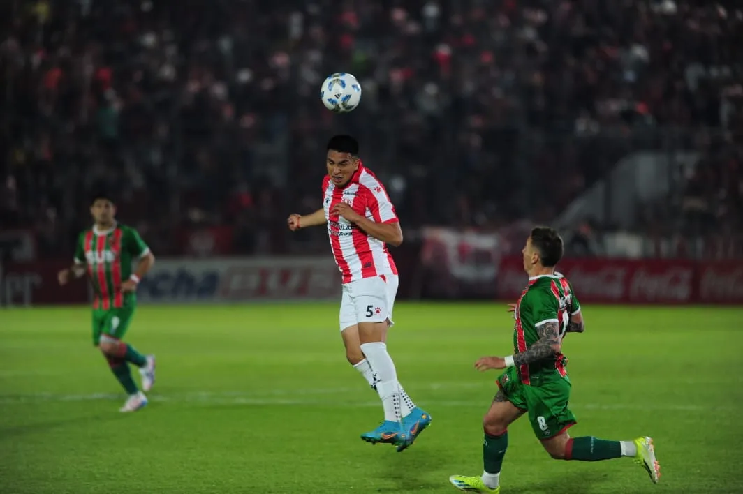 EN EL MEDIO. Gustavo Abregú volverá a ser una de las piezas en la mitad de la cancha de San Martín.