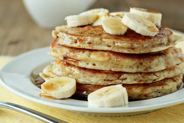 Panqueques saludables de banana con tan solo tres ingredientes: una receta sin harinas, lácteos ni azúcar