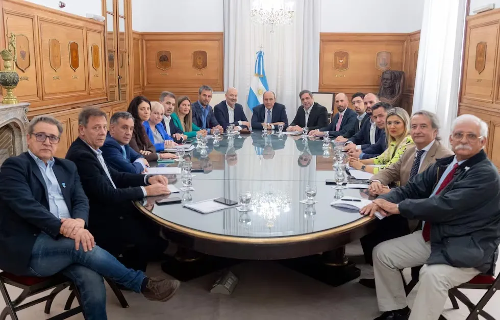 Presupuesto 2025: Francos, Caputo, Menem y Sturzenegger reciben a gobernadores aliados y diputados