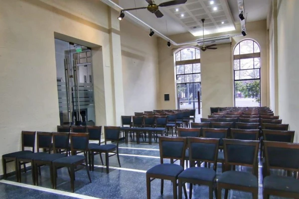 La Universidad de San Pablo-T celebra su aniversario e inaugura una sala de litigación