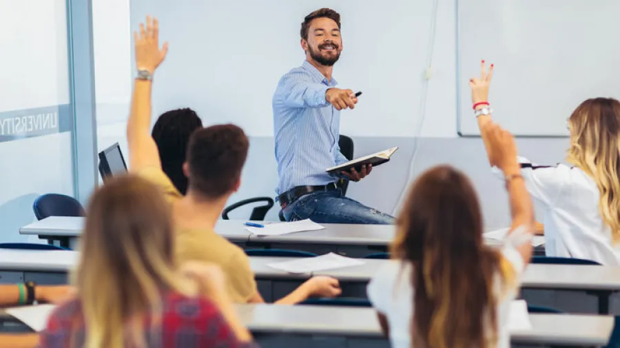 Por qué se celebra hoy el Día del Profesor