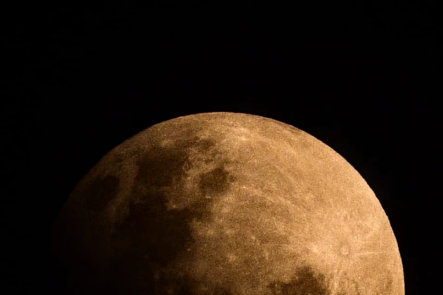 Mirá las imágenes del Eclipse de Superluna observado desde Tucumán