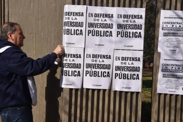 Docentes universitarios anunciaron un paro en todo el país y una marcha nacional