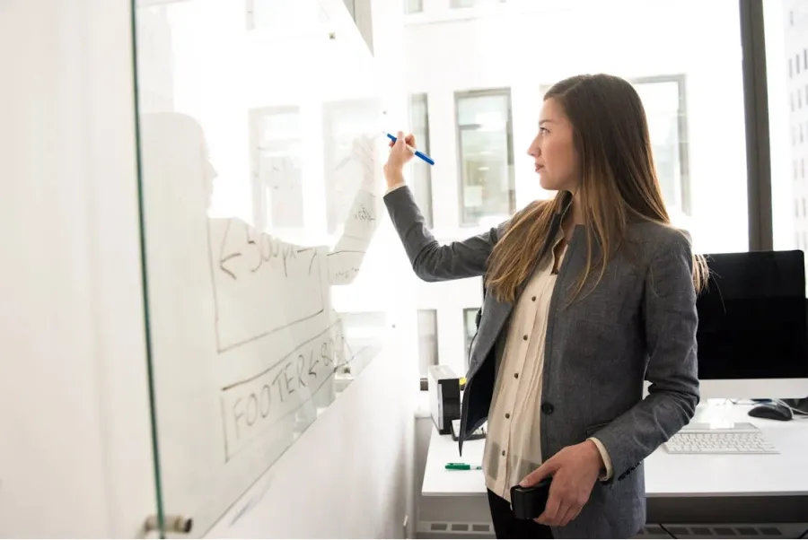 MUJERES Y TRABAJO. El estudio reveló que el 83% de mujeres considera que hay diferencia en las oportunidades laborales. / PEXELS.