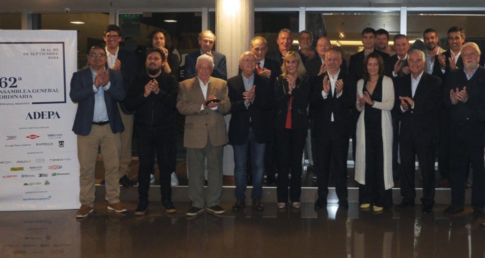 TODOS JUNTOS. La foto muestra a los integrantes del Consejo Ejecutivo de Adepa para el periodo 2024-2025.