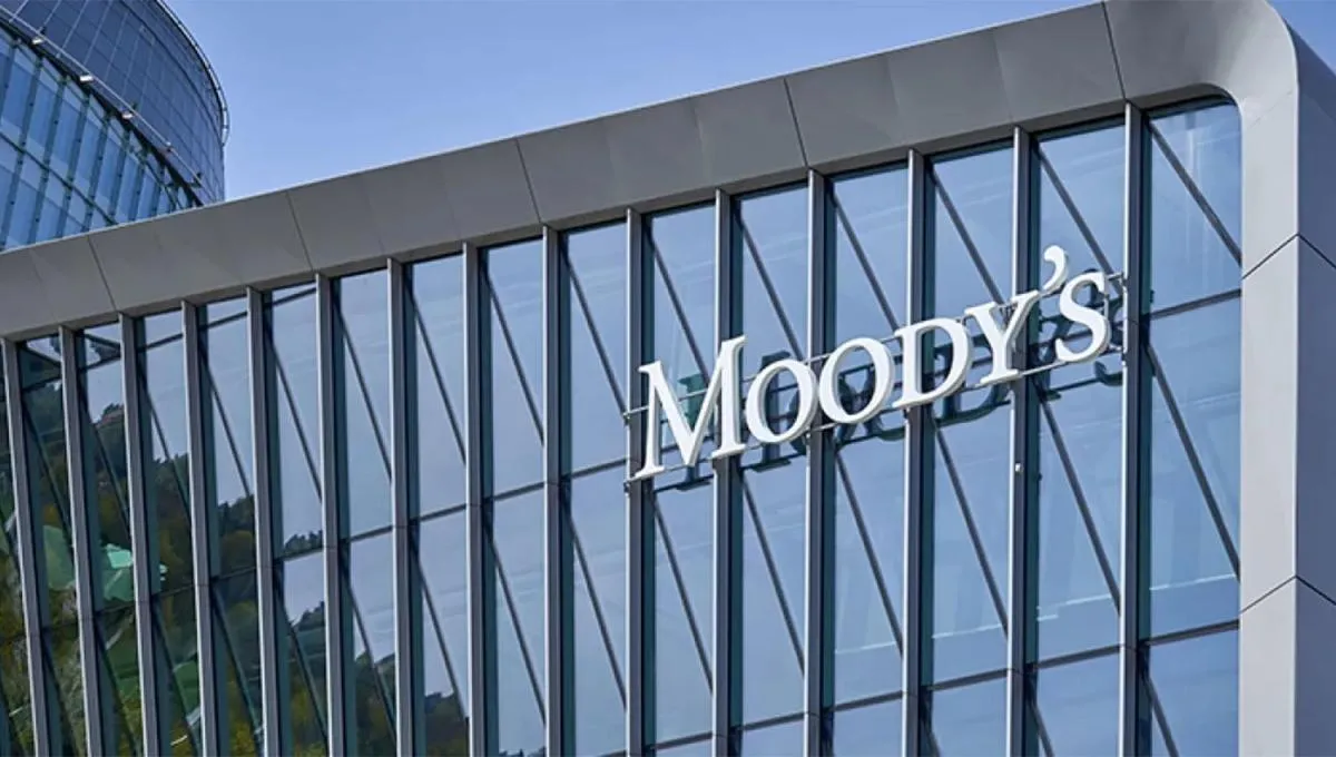 Moody’s elogió el compromiso fiscal del Gobierno de Milei, pero alertó por la brecha cambiaria y las reservas