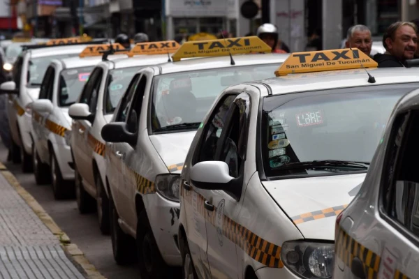 Taxistas se oponen a realizar la inspección anual de los coches