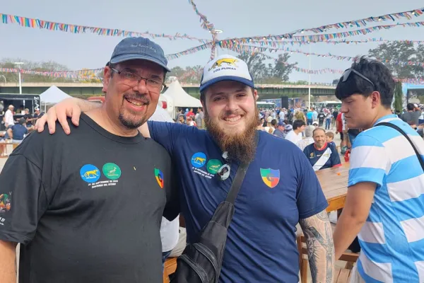 Son veteranos, organizaron una gira para jugar amistosos en Santiago del Estero y fueron al partido de Los Pumas