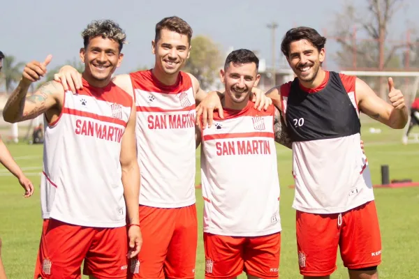 Es titular en San Martín de Tucumán, compartió vacaciones con un campeón del mundo y elogió a un ex técnico de la Selección Argentina