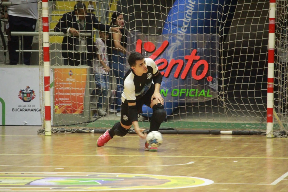 BUEN RENDIMIENTO. El arquero tucumano Augusto Ríos atajó todos los partidos que el seleccionado argentino disputó en el mundial de futsal de Colombia.