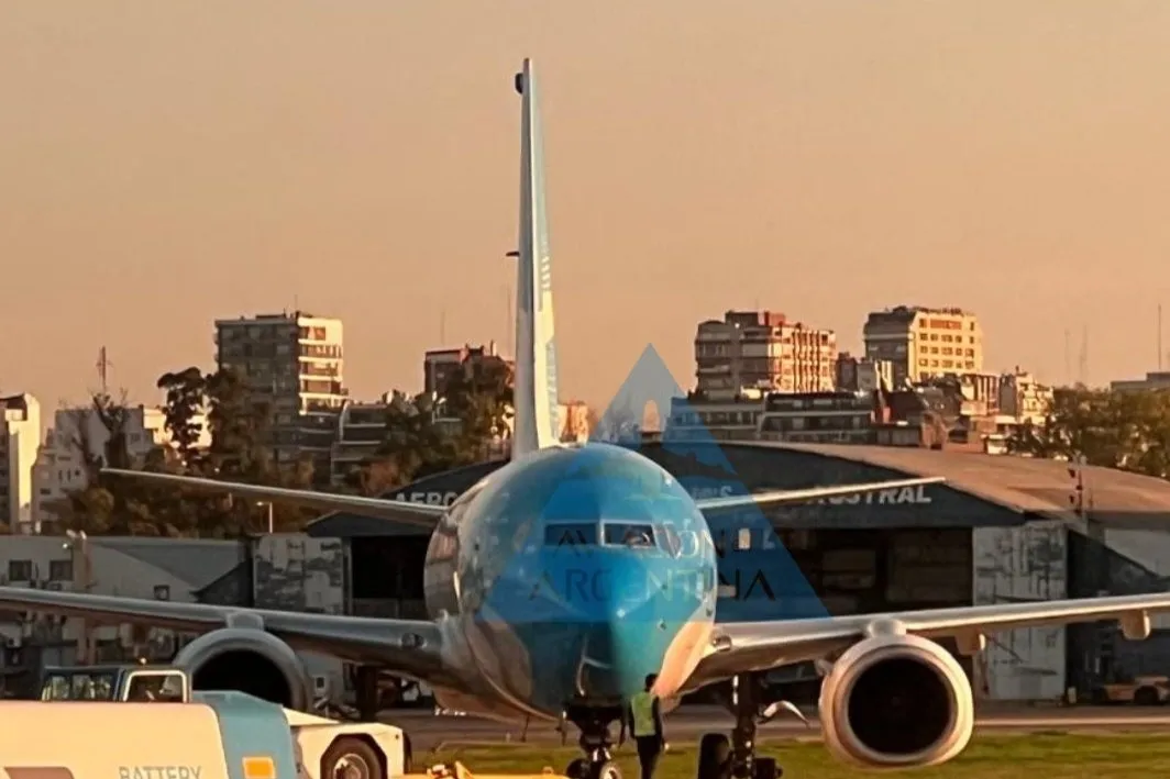 Un avión de Aerolíneas Argentinas perdió una rueda durante el aterrizaje en Aeroparque