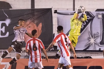 Darío Sand, la gran figura del 1x1 de la victoria de San Martín de Tucumán en Floresta