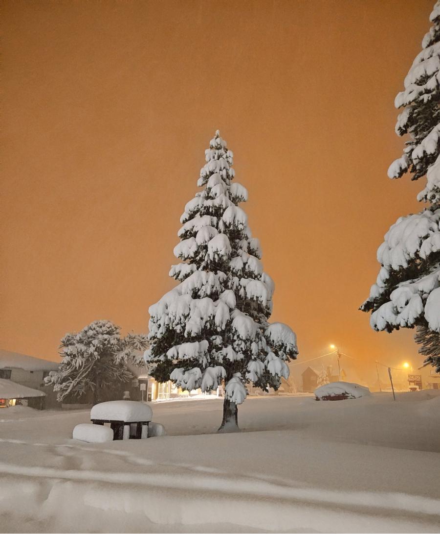 Caviahue: las fotos del mágico pueblo patagónico que amaneció sepultado por la nieve