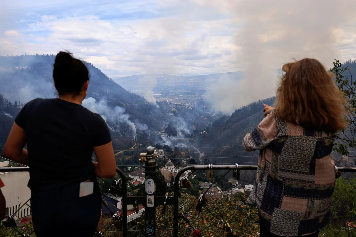 Quito: por la ola de incendios, las autoridades denuncian que la capital ecuatoriana está “bajo ataque”