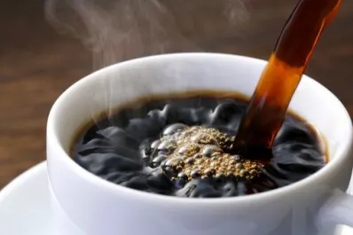 Ni azúcar, edulcorante o estevia: cómo debemos endulzar el café para estimular el cerebro