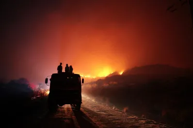 Milei llega a Córdoba en el séptimo día de combate contra los incendios forestales